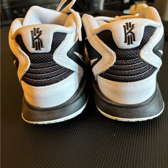 Nike Men's Black and White Athletic Shoes - Picture 5 of 7